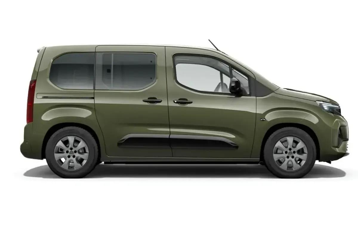 Neu Opel Combo 131 PS (96 kW) 2026 Grün metallic Van / Kleinbus