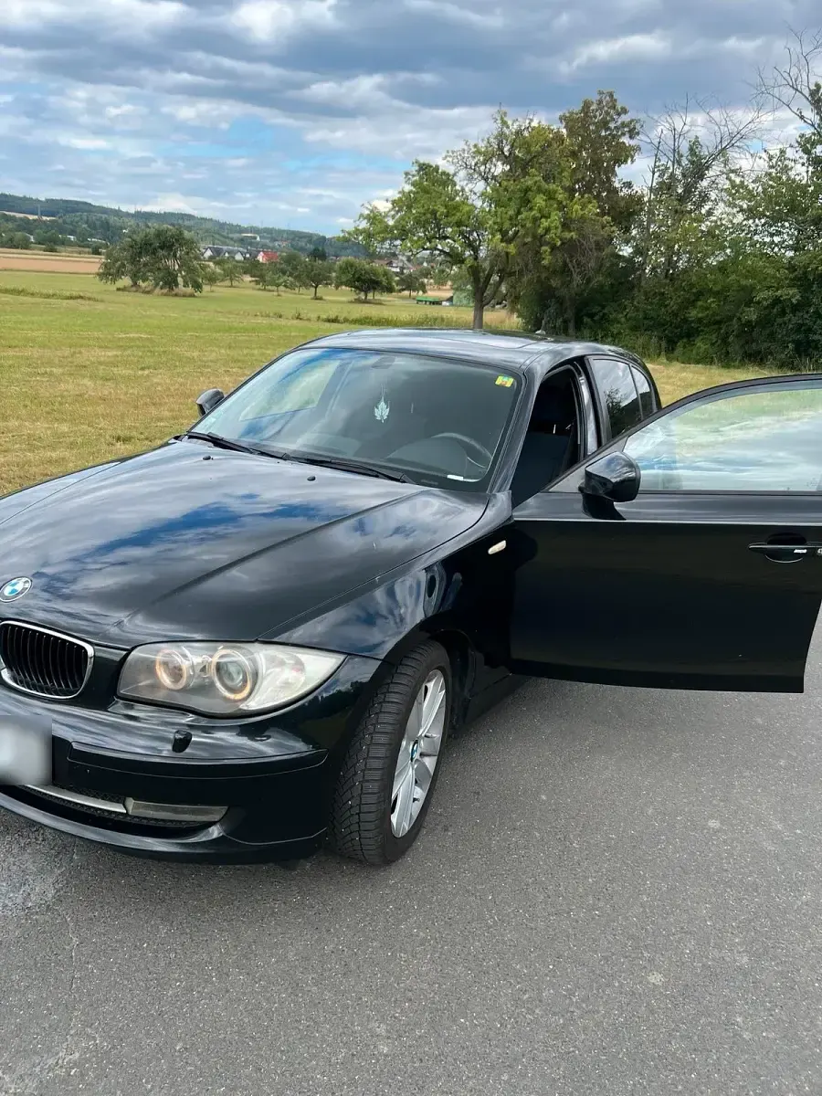 Gebraucht BMW 116 116 PS (85 kW) 2010 Schwarz Kleinwagen