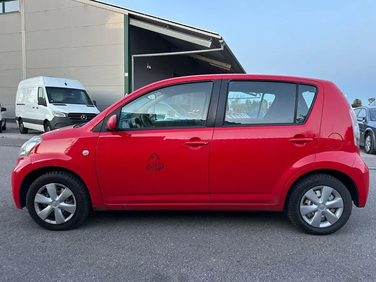 Gebraucht Daihatsu Sirion 69 PS (50 kW) 2008 Rot Kleinwagen