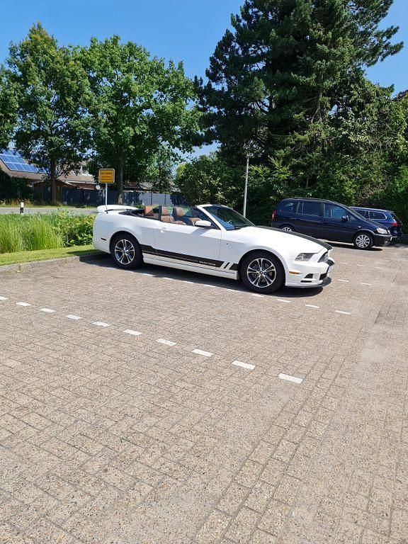 Gebraucht Ford Mustang 305 PS (224 kW) 2013 Weiß Cabrio