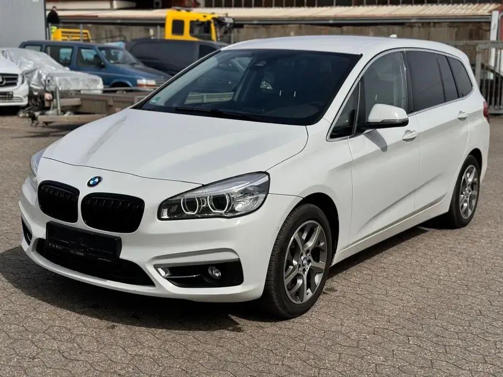 Gebraucht BMW 220 Luxury Line 190 PS (139 kW) 2018 Weiß Van / Kleinbus