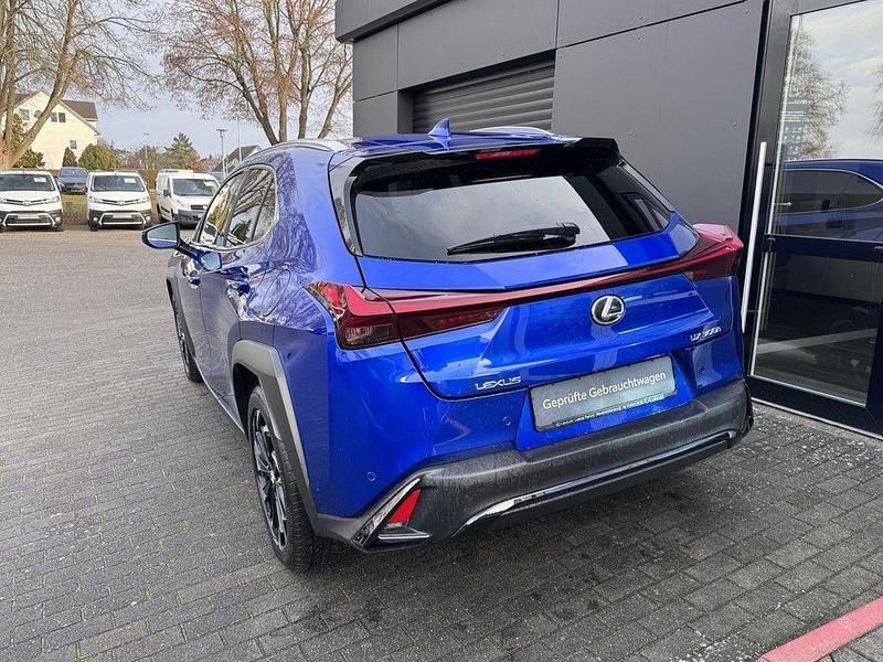 Gebraucht Lexus UX 199 PS (146 kW) 2024 Blau SUV