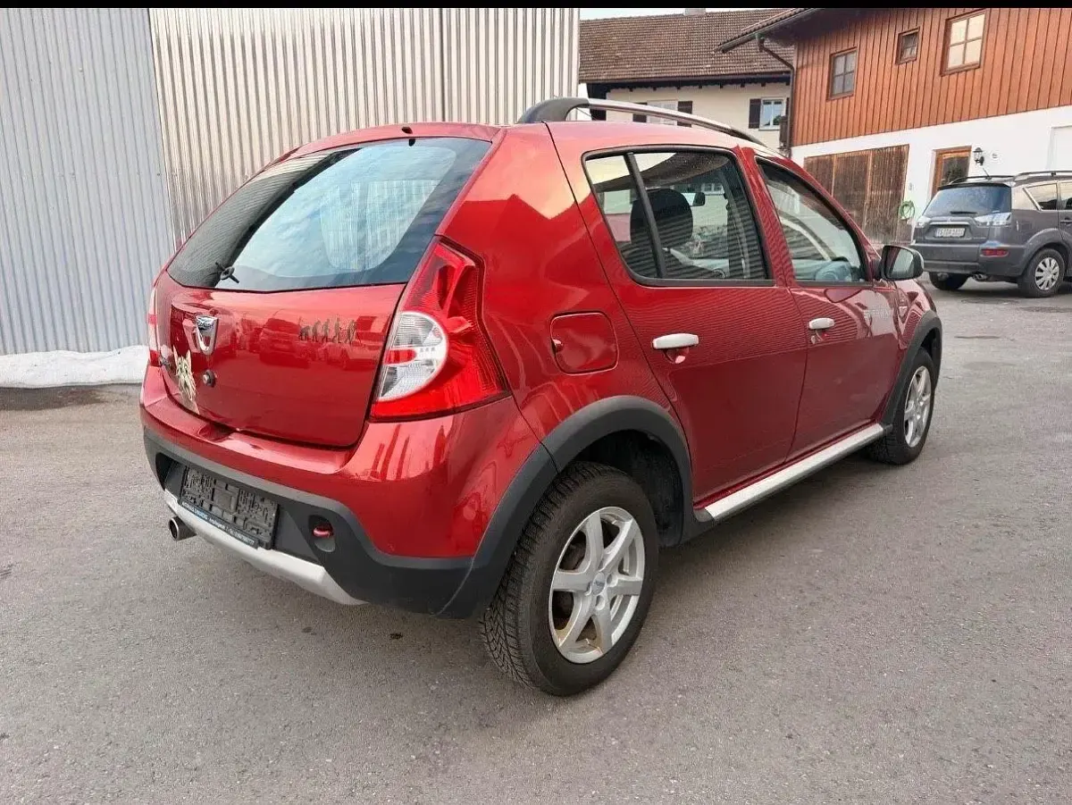 Używany Dacia Sandero Stepway 84 KM (61 kW) 2012 Czerwony Sedan/Limuzyna
