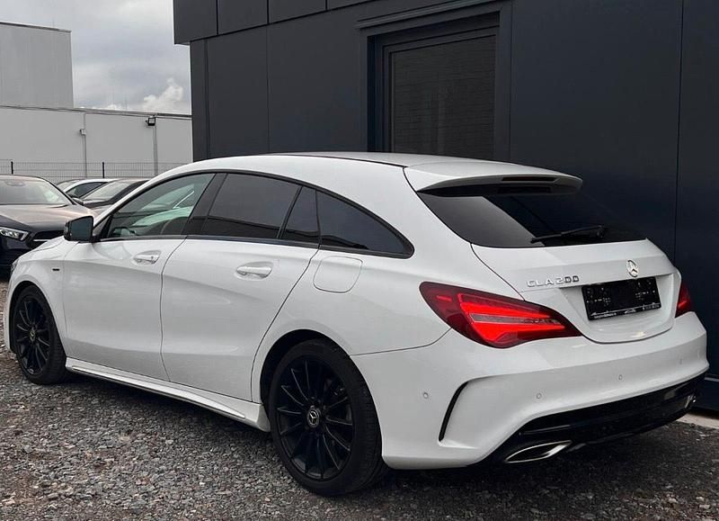 Weiß Gebraucht 2018 Mercedes CLA200 Shooting Brake AMG line Kombi | 19.000 € (Guter Preis) - Bild 1/4