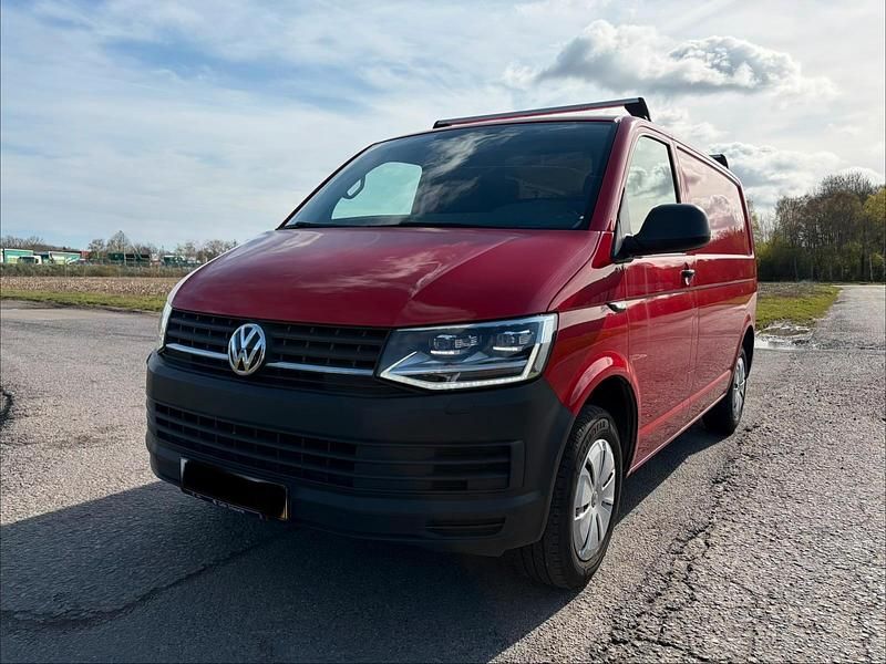Gebraucht VW Transporter 102 PS (75 kW) 2019 Rot Van