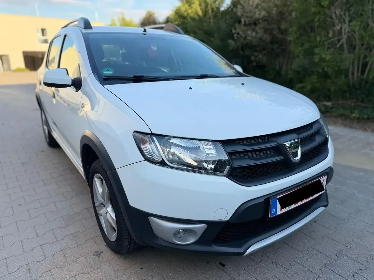 Gebraucht Dacia Sandero Stepway 90 PS (66 kW) 2016 Weiß Limousine