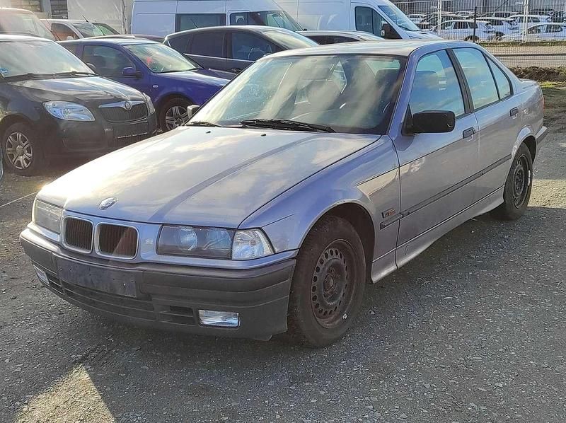 Gebraucht BMW 318 116 PS (85 kW) 1995 Grau Limousine