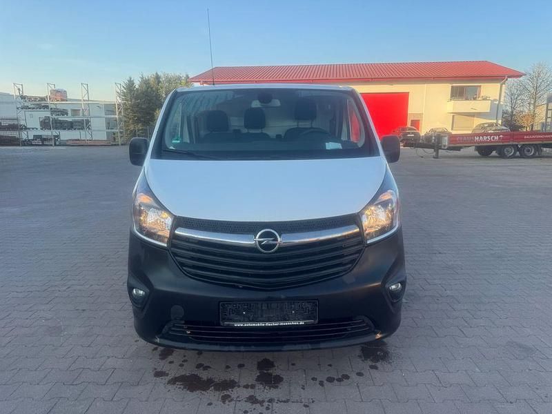 Gebraucht Opel Vivaro 95 PS (69 kW) 2018 Weiß Van / Kleinbus