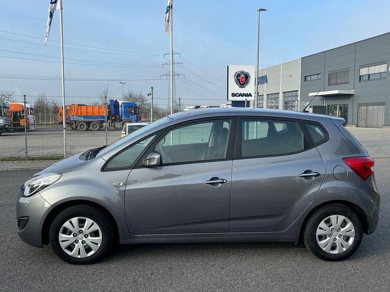 Gebraucht Hyundai ix20 90 PS (66 kW) 2012 Grau Kleinwagen