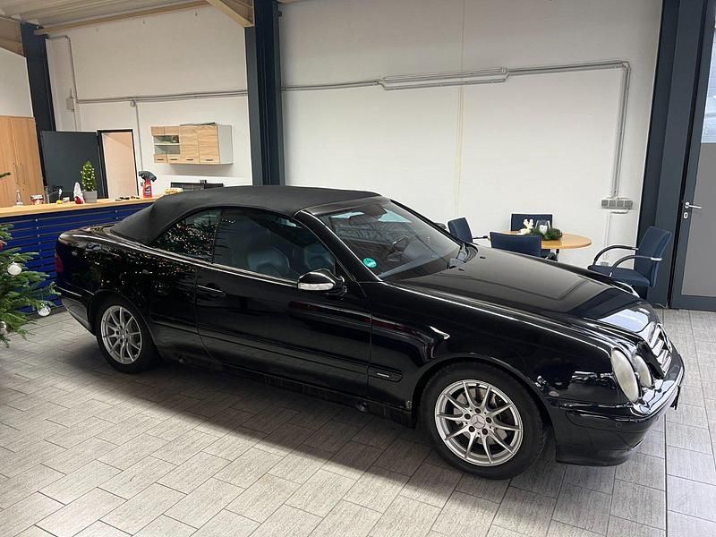 Gebraucht Mercedes CLK320 Avantgarde 218 PS (160 kW) 2001 Schwarz Cabrio