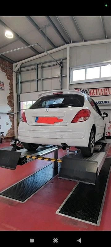 Gebraucht Peugeot 207 156 PS (114 kW) 2011 Weiß Coupé