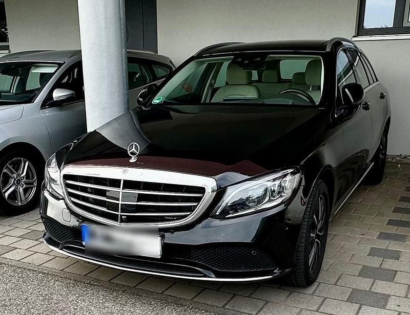 Schwarz Gebraucht 2021 Mercedes C300 Kombi | 26.300 € (Guter Preis) - Bild 1/3