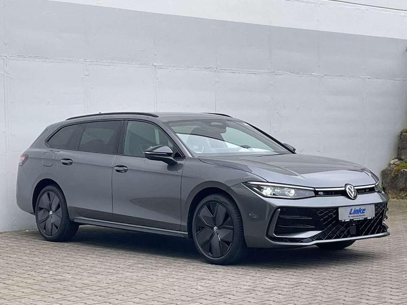 Gebraucht VW Passat Pro 177 PS (130 kW) 2025 Diabasgrau metallic Kombi