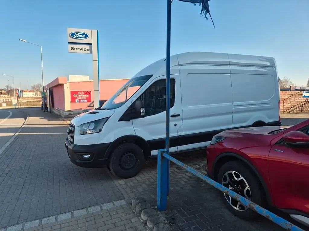 Używany Ford Transit Trend 131 KM (96 kW) 2024 Biały Sedan/Limuzyna