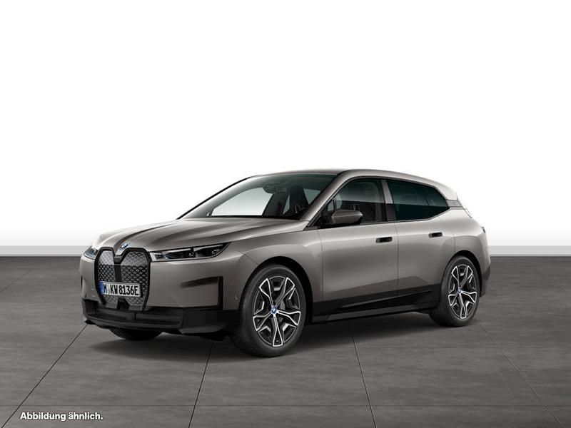 Grau Gebraucht 2025 BMW iX SUV | 77.848 € (Teuer) - Bild 1/4