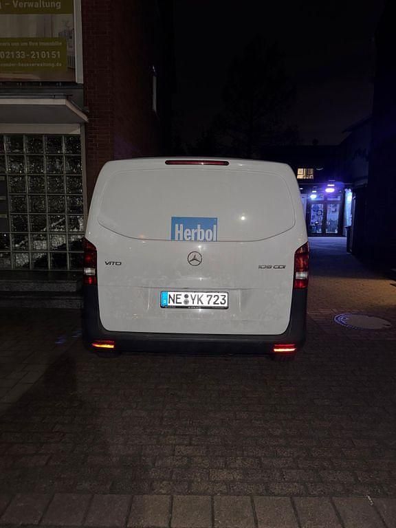 Usado Mercedes Vito 88 HP (64 kW) 2016 Branco Van