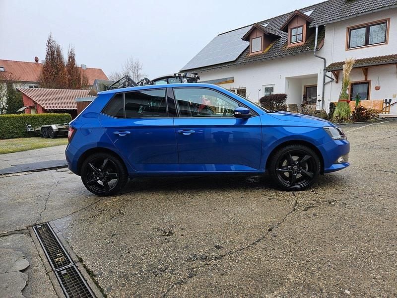 Gebraucht Skoda Fabia Ambition 110 PS (80 kW) 2017 Raceblau metallic Limousine