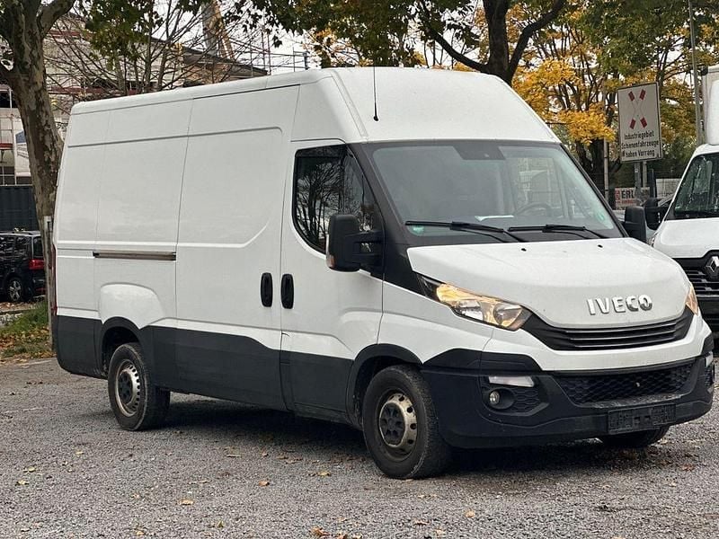 Gebraucht Iveco Daily 156 PS (114 kW) 2018 Weiß Van / Kleinbus