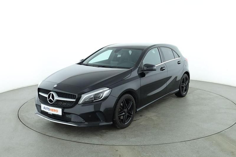 Gebraucht Mercedes A200 Urban 156 PS (114 kW) 2015 Schwarz Limousine
