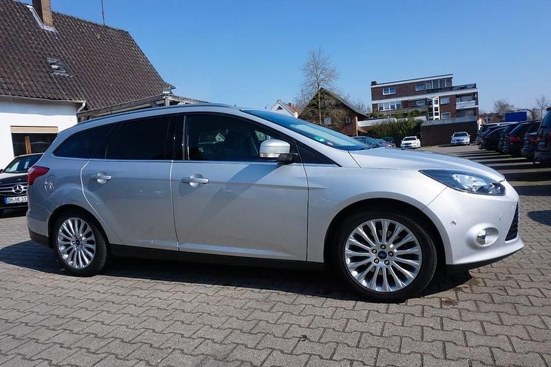 Używany Ford Focus Titanium 150 KM (110 kW) 2011 Srebrny Sedan/Limuzyna