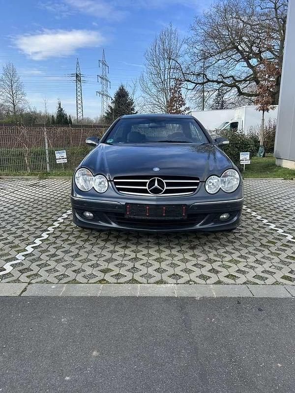 Gebraucht 2009 Mercedes CLK220 Coupé | 11.499 € (Teuer) - Bild 1/4