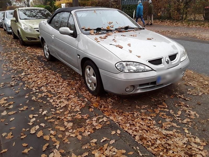 Blau Gebraucht 2002 Renault Mégane Cabriolet Cabrio | 750 € (Fairer Preis) - Bild 1/3