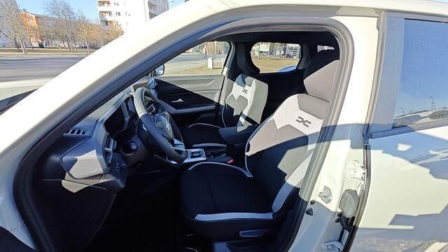 Neu Dacia Duster Journey 140 PS (102 kW) 2026 Beige schwarz SUV