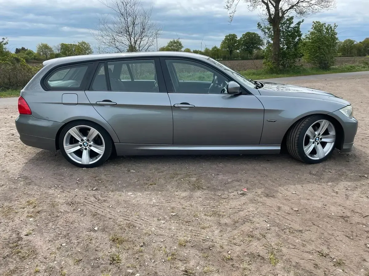 Gebraucht BMW 320 177 PS (130 kW) 2011 Grau Kombi