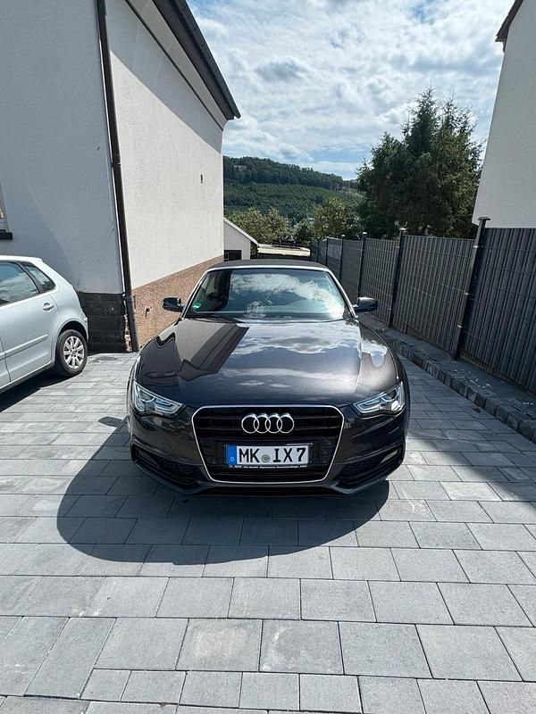 Grau Gebraucht 2012 Audi A5 Cabriolet S-Line Cabrio | 13.000 € (Fairer Preis) - Bild 1/4