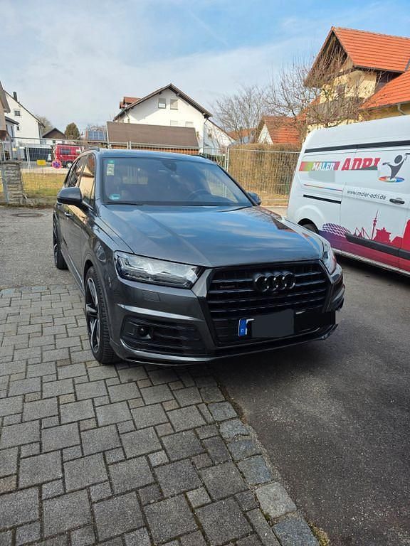 Grau Gebraucht 2019 Audi Q7 Ambiente SUV | 47.600 € - Bild 1/4