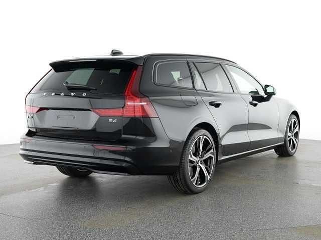 Gebraucht Volvo V60 145 PS (106 kW) 2025 Kombi