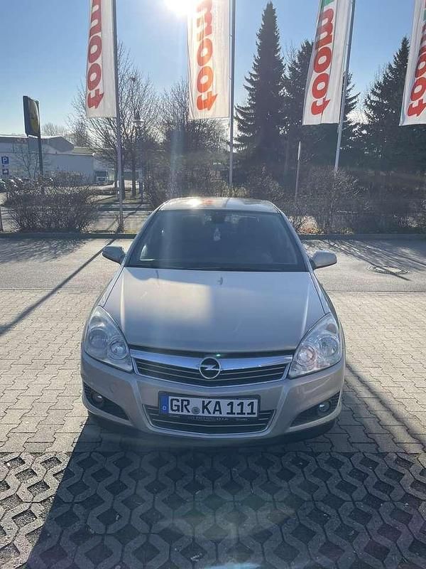 Gebraucht Opel Astra Catch Me 105 PS (77 kW) 2007 Limousine