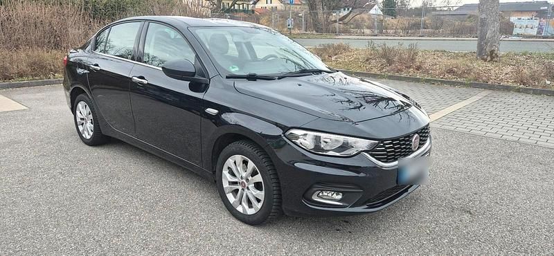Gebraucht Fiat Tipo 95 PS (69 kW) 2016 Schwarz Limousine