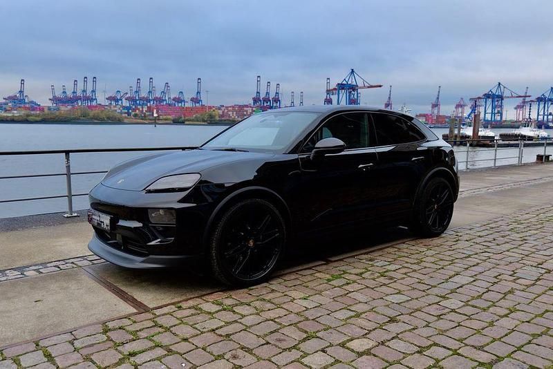 Gebraucht Porsche Macan 4 Electric 300 kW (408 PS) 2024 Schwarz SUV