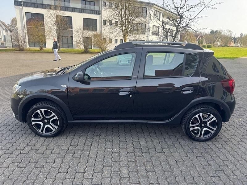 Gebraucht Dacia Sandero Stepway 90 PS (66 kW) 2018 Schwarz Limousine