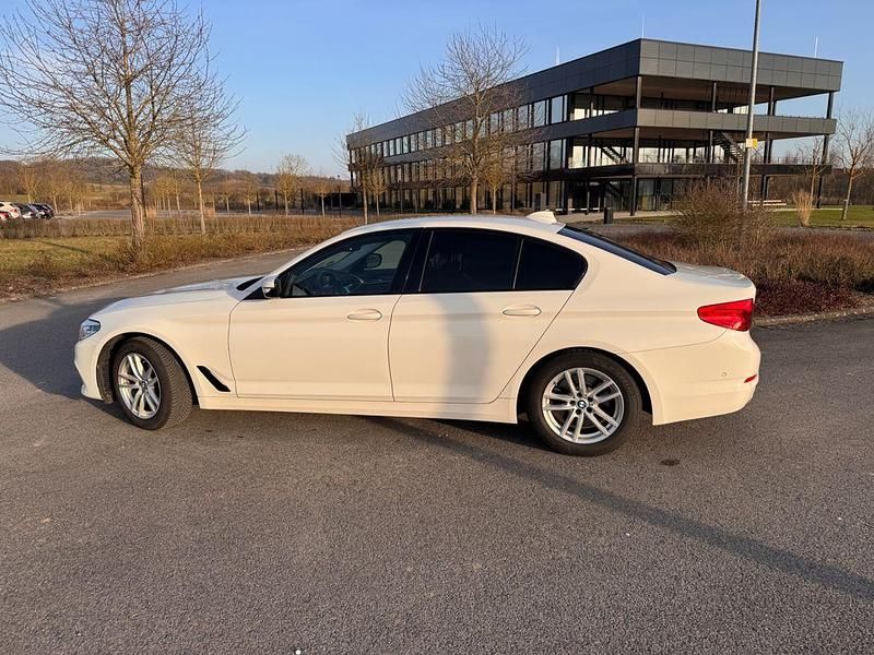 Gebraucht BMW 520 190 PS (139 kW) 2019 Weiß Limousine