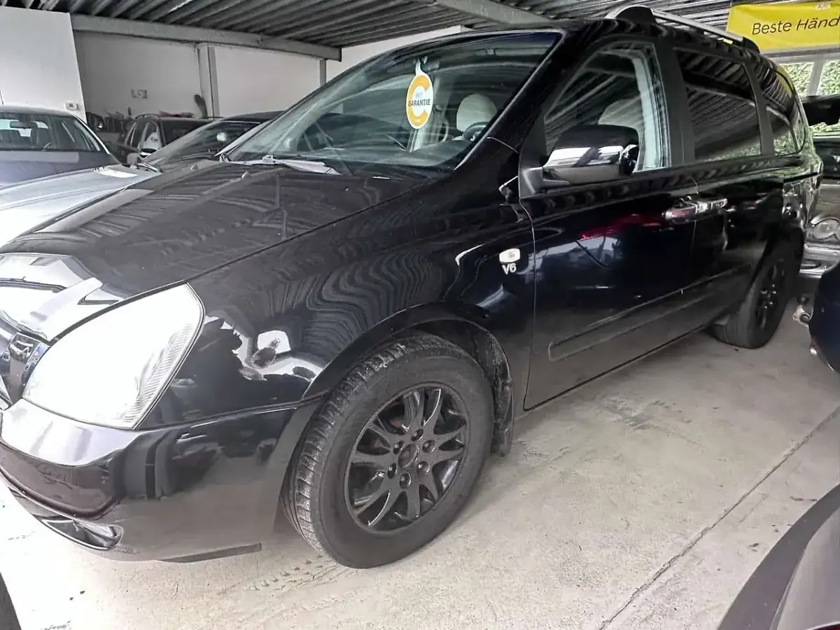 Gebraucht Kia Carnival Basis 185 PS (136 kW) 2007 Midnight black Van / Kleinbus