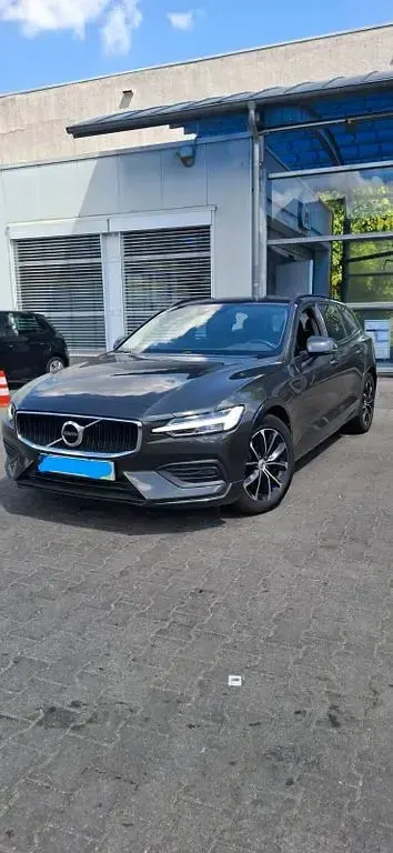 Gebraucht Volvo V60 Momentum 163 PS (119 kW) 2021 Kombi