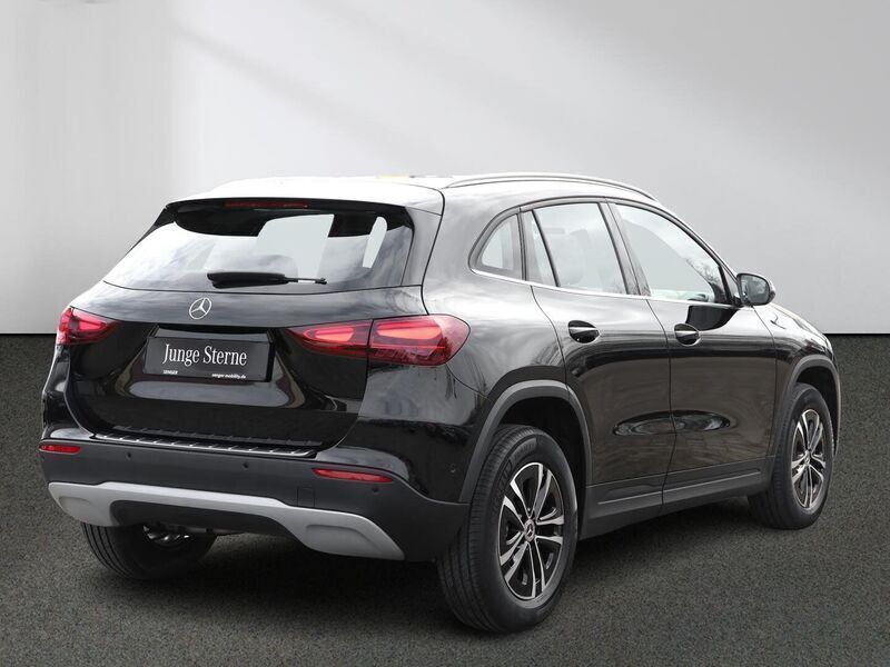 Gebraucht Mercedes GLA200 163 PS (119 kW) 2023 Schwarz SUV