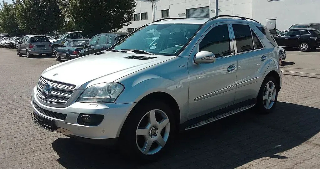 Gebraucht Mercedes ML500 387 PS (284 kW) 2008 Silber SUV