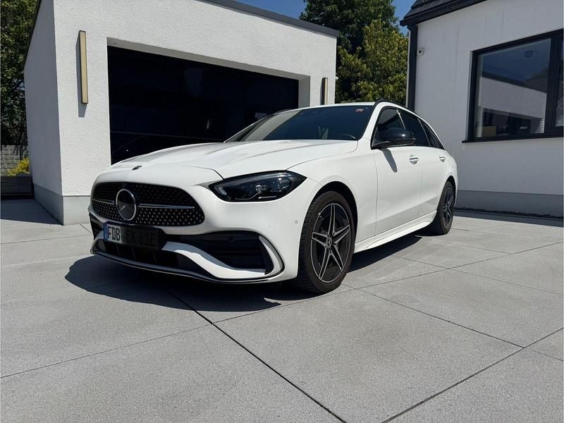 Weiß Gebraucht 2022 Mercedes C300e Limousine | 35.400 € (Fairer Preis) - Bild 1/4