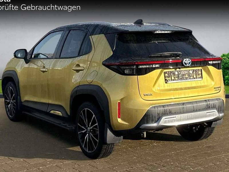 Gebraucht Toyota Yaris Cross 116 PS (85 kW) 2022 Brass gold met.(5c2)/ black SUV