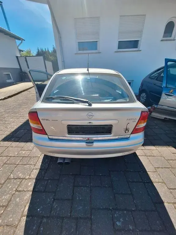 Gebraucht Opel Astra 75 PS (55 kW) 2000 Silber Limousine