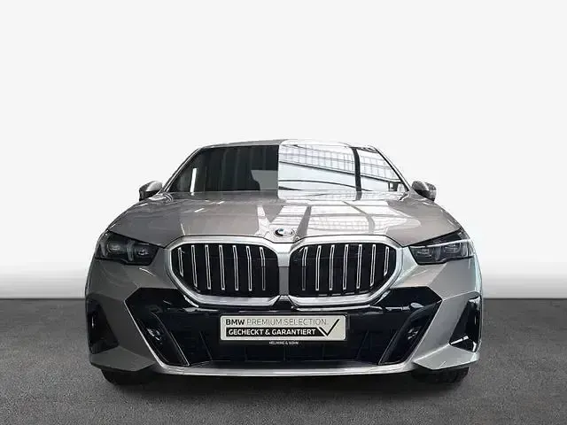 Gebraucht BMW 540 M Sport 303 PS (222 kW) 2025 Grau Limousine