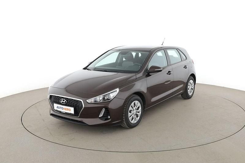 Gebraucht Hyundai i30 Select 120 PS (88 kW) 2018 Braun Limousine