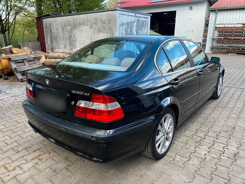 Second-hand BMW 330 231 CP (169 kW) 2004 Negru Berlinǎ