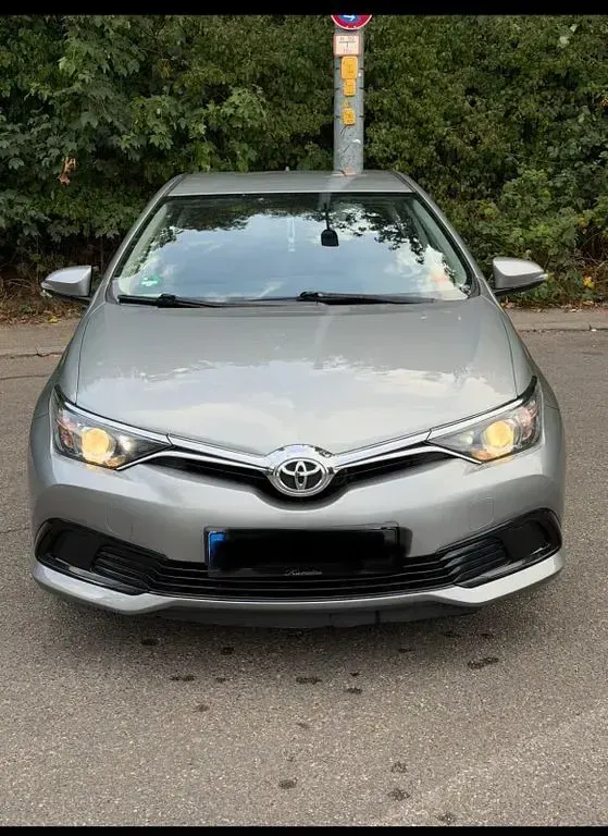 Gebraucht Toyota Auris 99 PS (72 kW) 2016 Grau Limousine