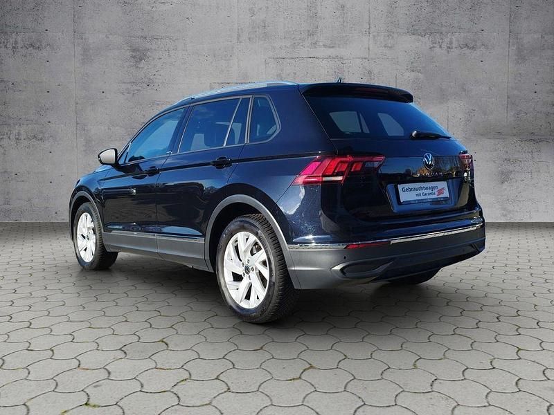 Gebraucht VW Tiguan Active 122 PS (89 kW) 2022 Deep black perleffekt SUV