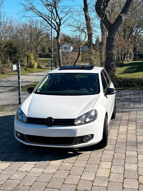 Gebraucht VW Golf VI 122 PS (89 kW) 2011 Weiß Kleinwagen