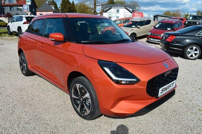 Neu Suzuki Swift Comfort+ 83 PS (61 kW) 2025 Flame orange pearl Kleinwagen